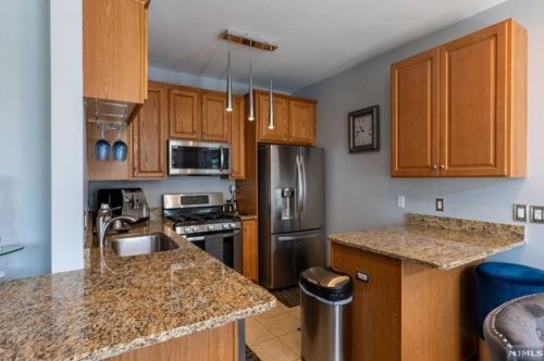 204 Olivio Dr, Belleville NJ  07109-5352 exterior