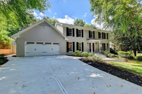 5081 Hidden Branches Cir, Atlanta, GA 30338-4018