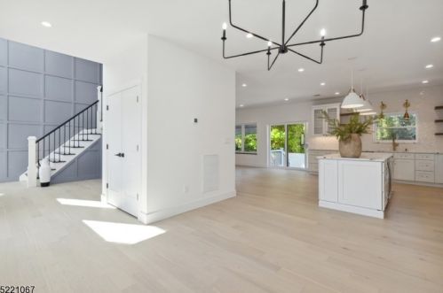 19 Grant Ave, East Hanover NJ  07936-2950 exterior