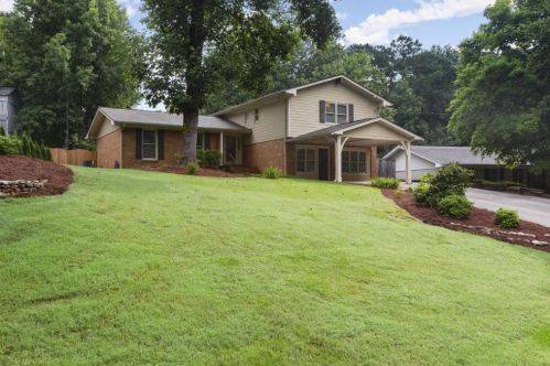 4943 Cambridge Dr, Atlanta, GA 30338-5007