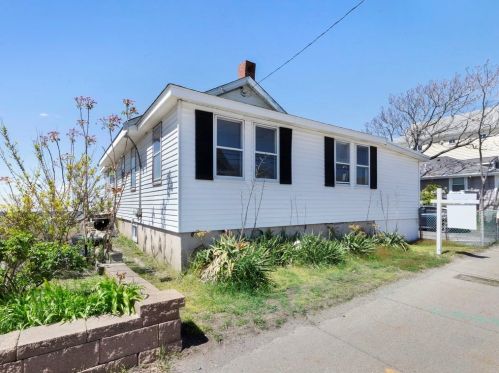 726 Sea St, Quincy, MA 02169-2822