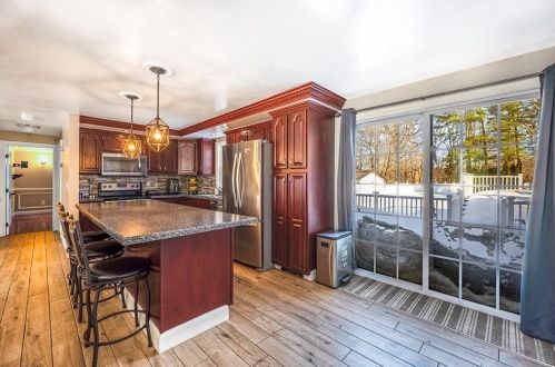 71 Paul Revere Ter, Taunton MA  02780-3813 exterior