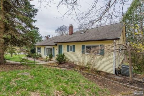 84 Brooksyde Ave, Skyline Lakes, NJ 07456-2114