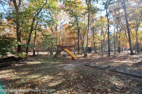 1062 Lakehurst Ave, Jackson Twp NJ 08527-5250 exterior