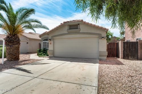 2021 Bluefield Ave, Phoenix AZ 85032-8817 exterior