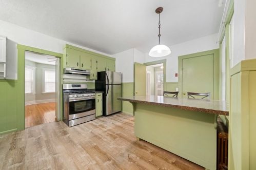 44 Beaconsfield Rd, Worcester MA 01602-1303 exterior