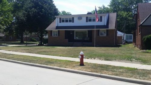 396 272nd St, Cleveland, OH 44132-1624