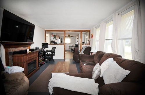 152 Marion Rd, Wareham MA 02571-1460 exterior