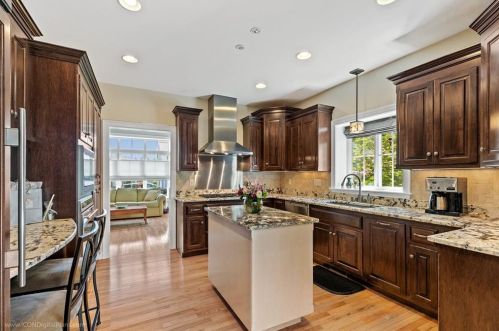 21 Winterberry Way, Norfolk MA 02056-1834 exterior