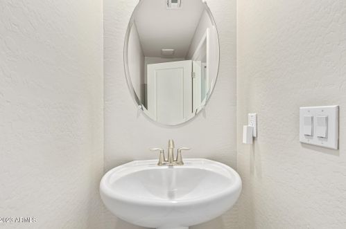 3924 79th Ln, Phoenix AZ  85043 exterior