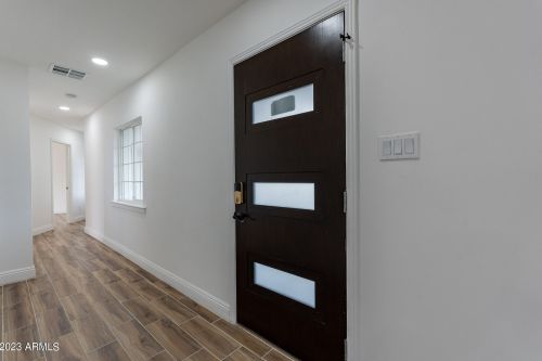 1121 Bethany Home Rd, Phoenix AZ  85014-2229 exterior