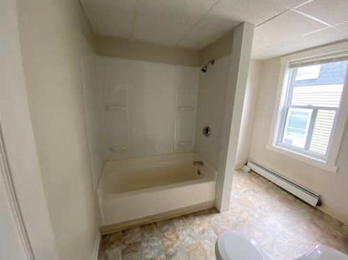 1 Goulding St, Worcester MA 01609-2610 exterior