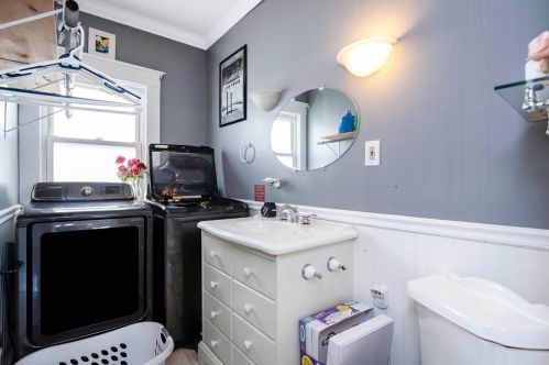 19 Almont Ave, Worcester MA 01604-3002 exterior