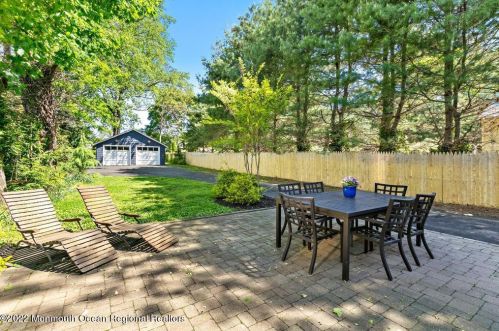 182 Pinckney Rd, Little Silver NJ 07739-1015 exterior