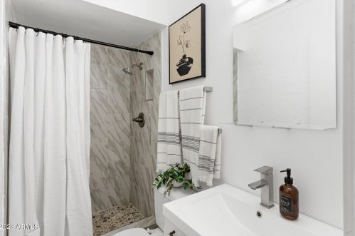 10824 12th St, Phoenix AZ  85020-1131 exterior