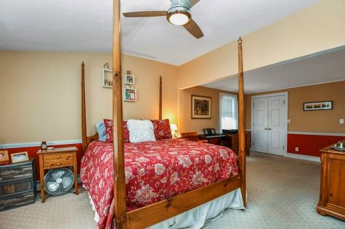 50 Pleasant St, Whitman MA 02382-2118 exterior