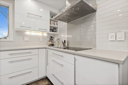 100 Manatee Rd, Hingham MA 02043-3064 exterior