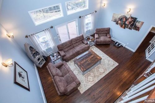 84 Pinewood Dr, Skyline Lakes, NJ 07456-1119