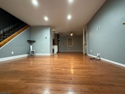 264 Davis Ave, Kearny NJ 07032-3402 exterior