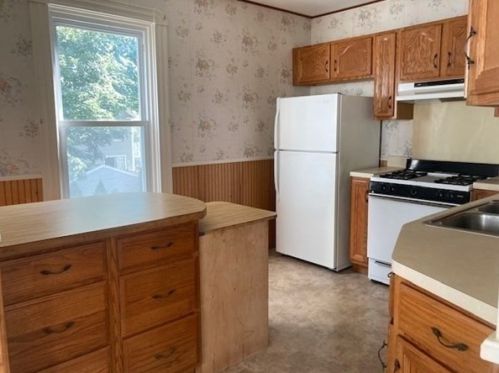 340 Earle St, New Bedford MA 02746-1814 exterior