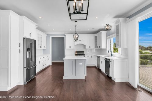 56 Rivers Edge Dr, Little Silver NJ 07739-1706 exterior