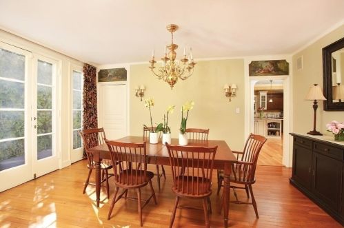 711 Chestnut St, Newton MA 02465-2529 exterior