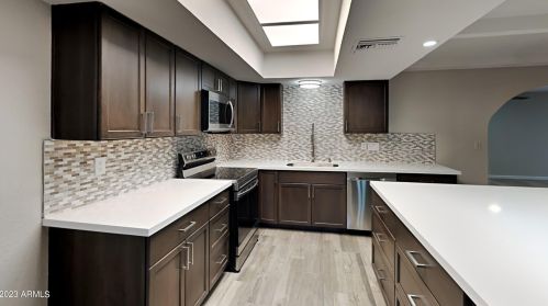 101 Beck Ln, Phoenix, AZ 85022-3087