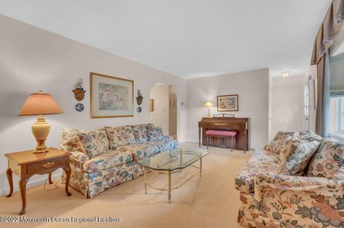 52 Laurel Dr, Little Silver NJ 07739-1416 exterior