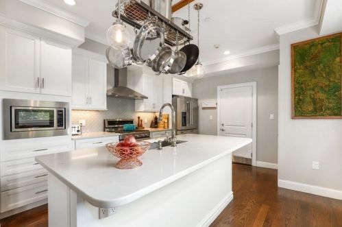 11 Court Street Pl, Arlington, MA 02476-4805