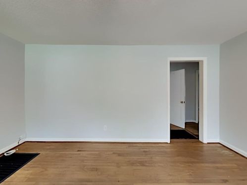 1671 Bristol Dr, Atlanta GA  30329-2533 exterior