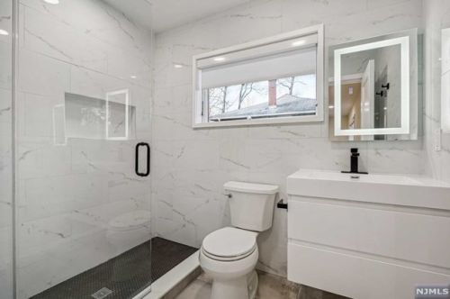 135 Knickerbocker Rd, Cresskill NJ  07626-2439 exterior