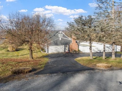 9 Lake Pochung Rd, Wantage NJ  07461-4027 exterior