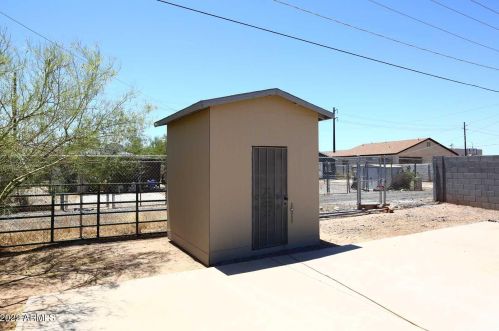 2727 Atlanta Ave, Phoenix AZ 85040-2710 exterior