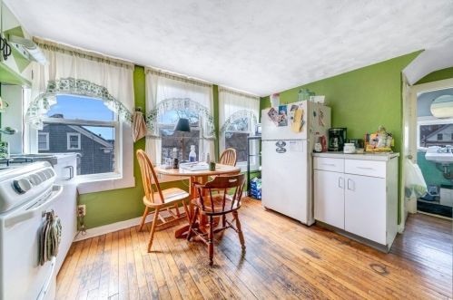 61 Chancery St, New Bedford MA 02740-3567 exterior