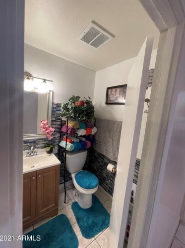 3011 81st Dr, Phoenix AZ  85033-4760 exterior