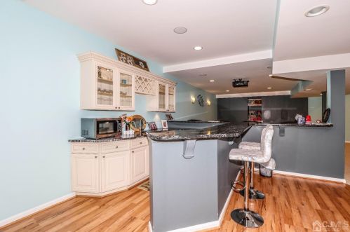 10 Summerhill Ct, Columbus NJ  08022-1970 exterior