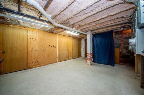 328 Broadway, Fall River MA 02724-2903 exterior