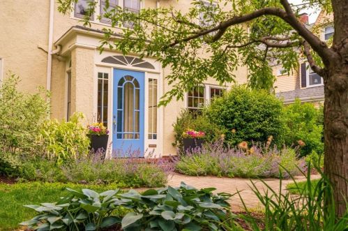 45 Nonantum St, Newton, MA 02458-2433