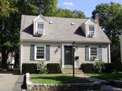 32 Freeman St, Newton, MA 02466-1206