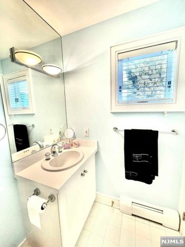 354 Madison Ave, Cresskill NJ 07626-1338 exterior