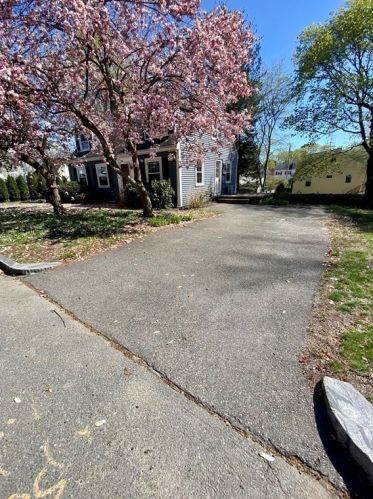 16 Josselyn Pl, Newton MA  02461-1609 exterior