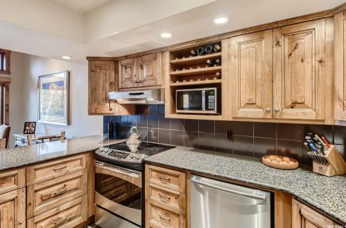 2539 Fairway Vlg Dr, Park City UT 84060-7023 exterior