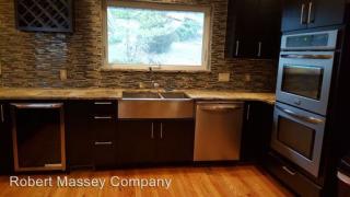 5802 Bonfire Dr, Louisville KY  40207-2216 exterior