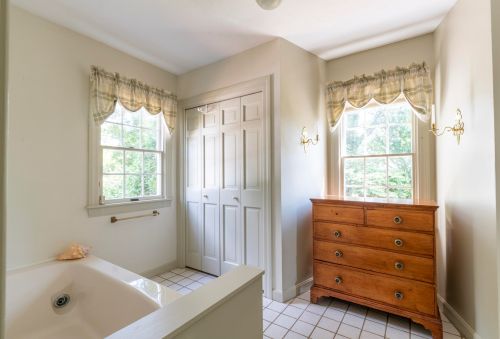 48 Strong Is Rd, Chatham MA 02633-1435 exterior