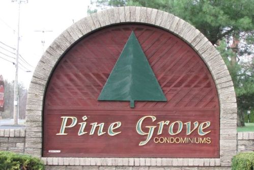 193 Pne Grv Dr, South Hadley MA  01075-2197 exterior