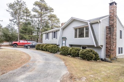 128 Bourne Rd, Plymouth, MA 02360-2869