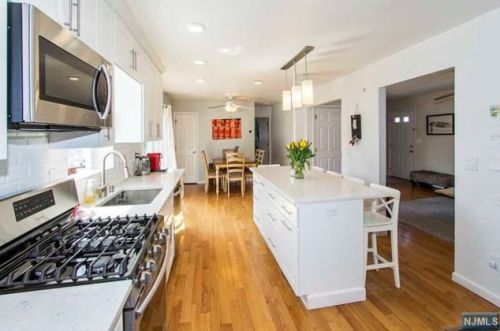 24 Clark St, Cresskill NJ  07626-1106 exterior