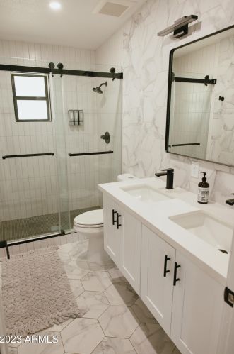 2635 Clarendon Ave, Phoenix AZ 85018-5958 exterior