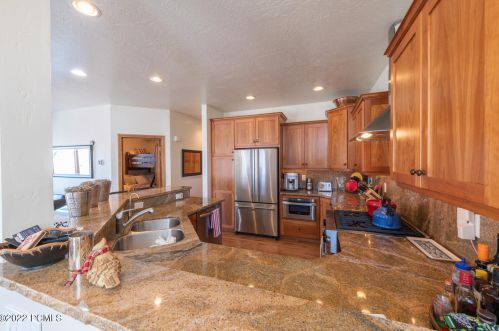 438 Ontario Ave, Park City UT 84060-5120 exterior