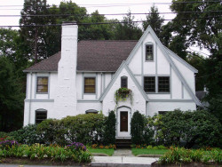 1886 Beacon St, Newton, MA 02468-1442